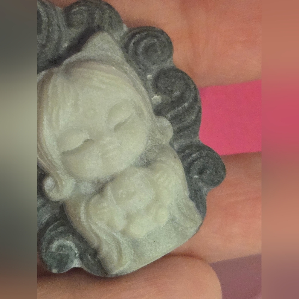 Taiji Fox Girl Carving - Picture 7 of 7